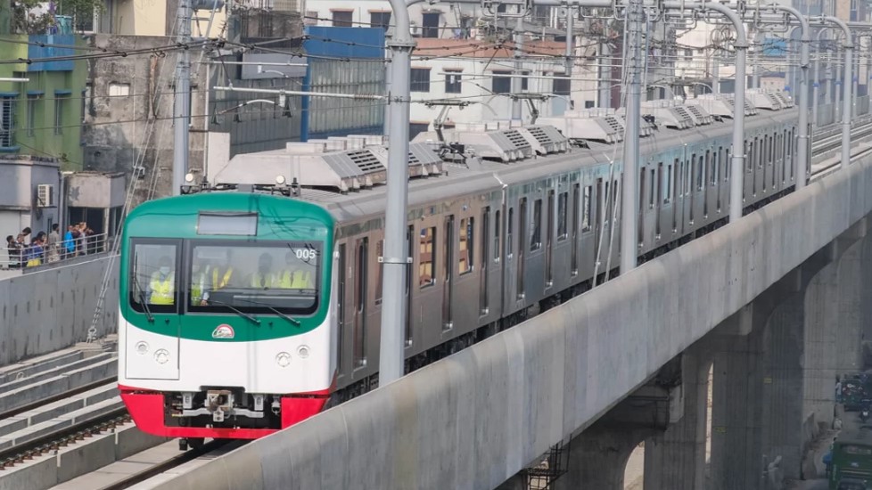 মেট্রোরেল চলাচল আবার বিঘ্নিত